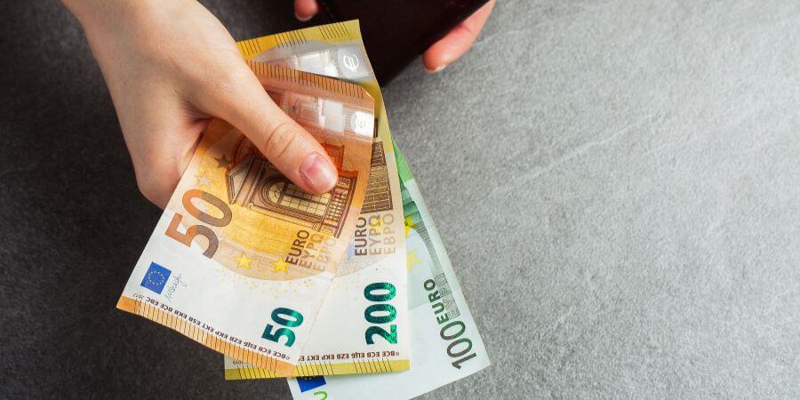 ¿Hay que seguir pagando la pensión de alimentos si el hijo trabaja a media jornada?